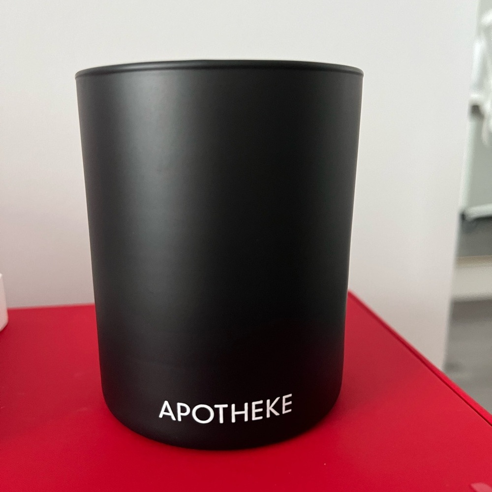 Apotheke Charcoal Classic Candle